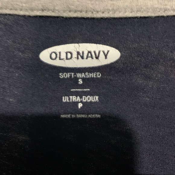 2x old navy Tshirt navy bleu vneck small - Picture 3 of 3